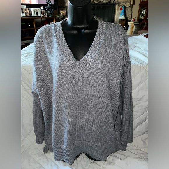 T Tahari V-Neck Sweater - Picture 1 of 11